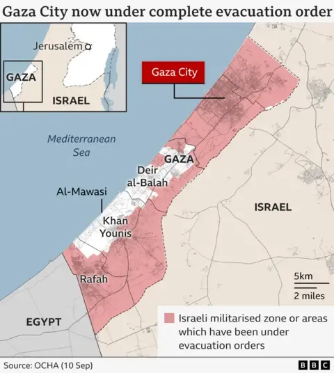 Thousands Palestinians Flee as Military Forces Move Deeper into Urban Areas